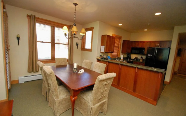 Cozy and Quaint 1 Bedroom Condo in the Heart of River Run Village