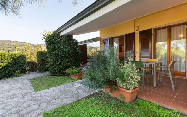 Comfortable Apartment in Garda With Swimming Pool