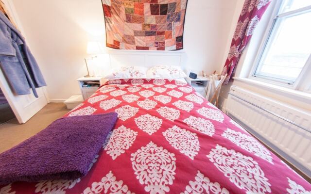 Charming 1-br Upper Holloway Flat For 2
