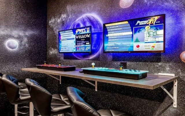 Family-friendly Oasis With Game Room & Pool