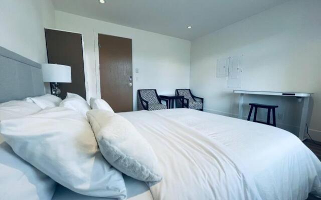 Gorgeous 3 bedroom lake house Suite!