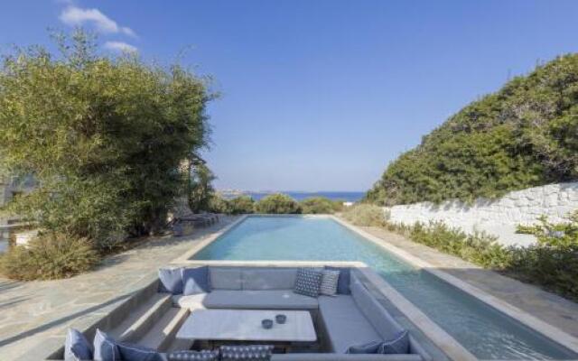 Villa Alkyoni · Beautiful 8-Person Family Villa with Great Views