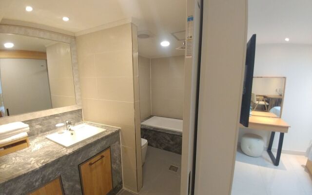 I.Y Hotel