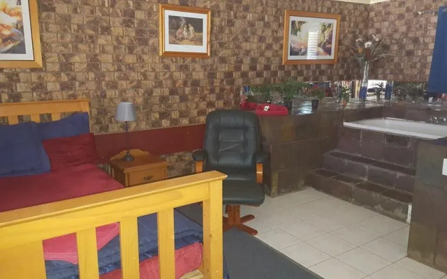 Bronco Motor Inn