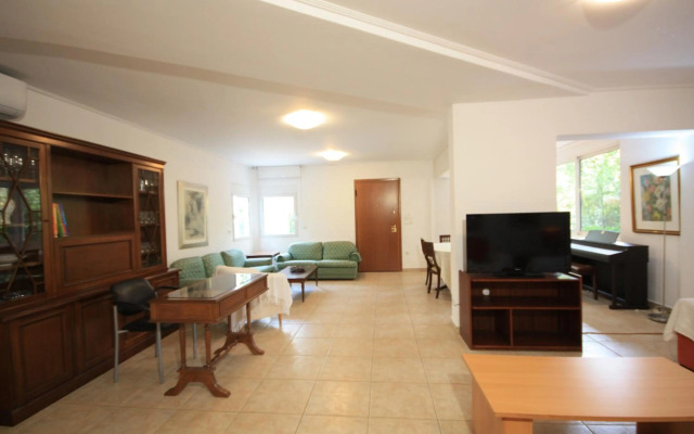 Park View Apartment with Garden 120m