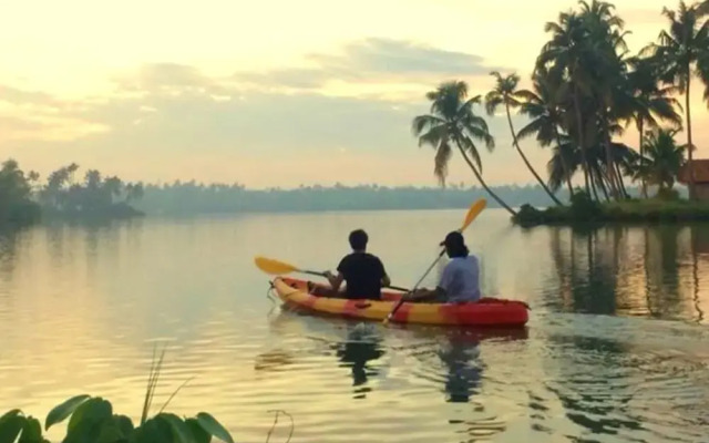 BLUSALZ MANOR Waters Edge Kochi
