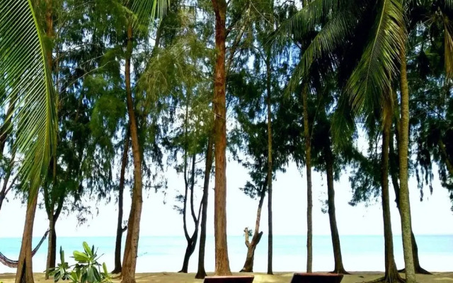 CAPITAL O1142 Laemkum Beach Resort