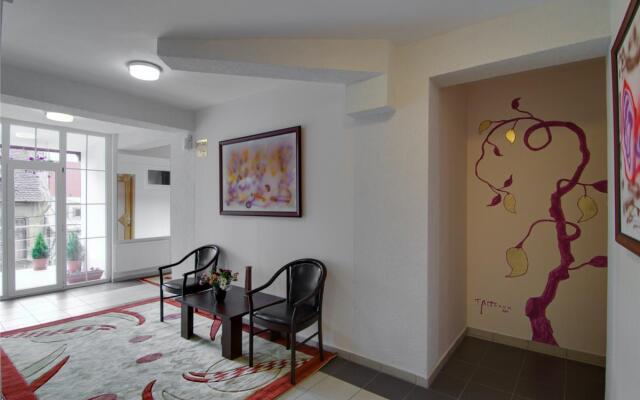 Tranzzit Hotel
