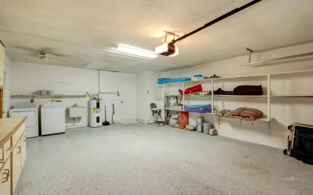 Woodridge - Private & Sanitized, Perfect for Social Distancing & Working From Home. Private Pool, Pet Friendly. Discounted During Pandemic. Super-host Support