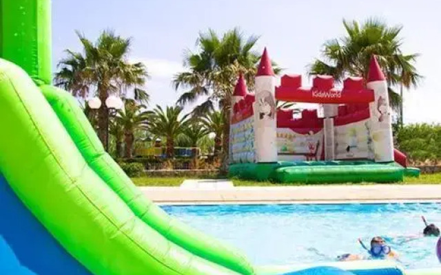 Aparthotel 4 Stars Adelianos Kampos
