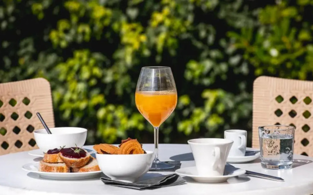 Réva Residences & Pool