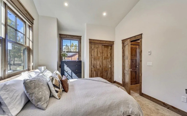 Cocoa Cabin 4 Bedroom Home by RedAwning