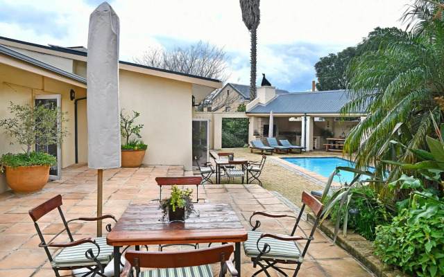 Petit Plaisir is a Romantic Self-catering Cottage on the Side of the Village no1