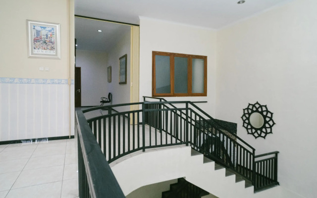Urbanview Hotel Griya Surya Malang by RedDoorz