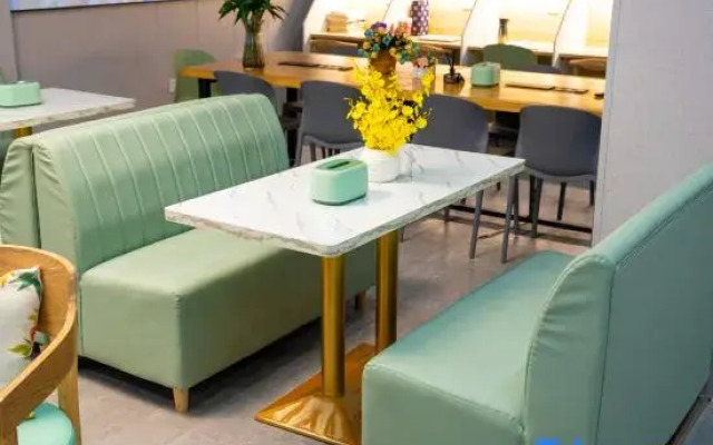Mijia Youth Hotel (Shanghai Hongqiao Luohe Luo Shop)