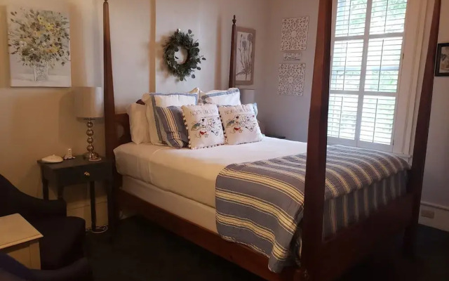 Pecan Tree Inn