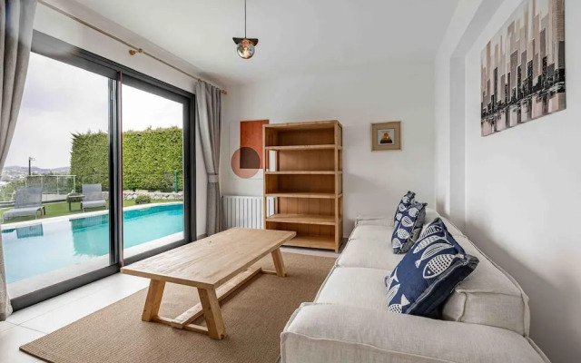 Stunning Villa With Private Pool and Luxuriest Views