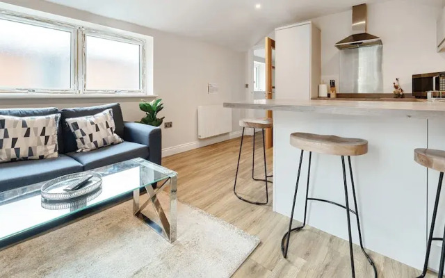 London Street Apt By REDWOOD STAYS