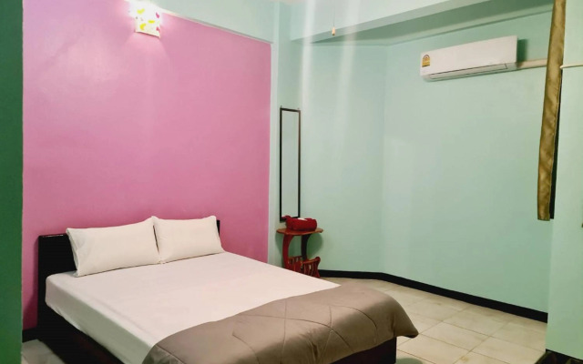 Royal Land Mae Klong Hotel