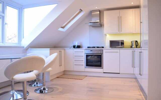 Stylish 2 Bed Apartment in West Hampstead