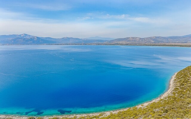 Impeccable 1-bed Apartment in Schinias Beach