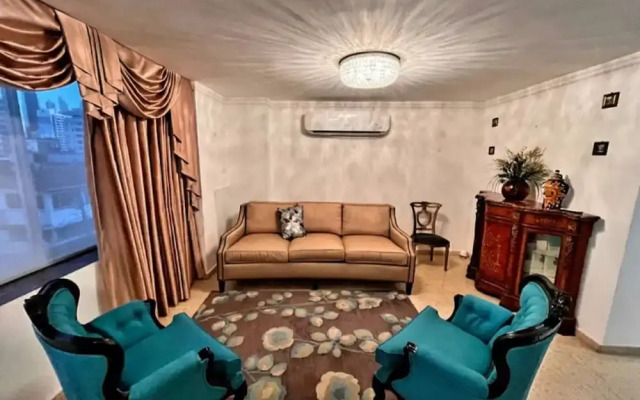 Spacious, Renovated, 2Hb in Style and With Pool