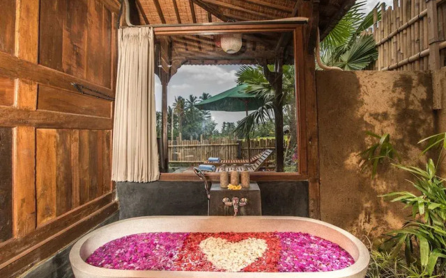Kawan Antique Ubud Villa