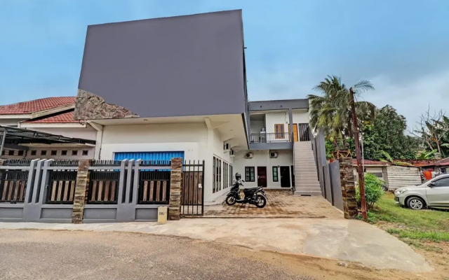 OYO 92057 Reny Kost Syariah