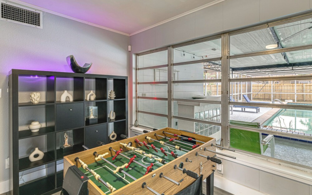 Legoland & Lakes Pool Home Pet Friendly