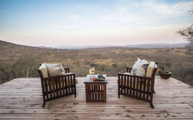 Rhino Ridge Safari Lodge