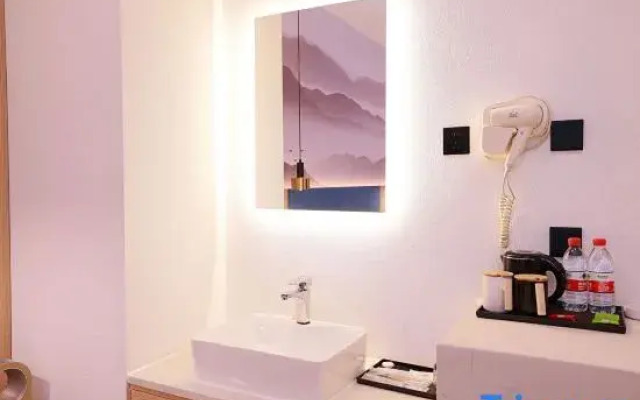 Zhihui Hotel (Zhengzhou Zhongzhou Avenue Sanquan Road)