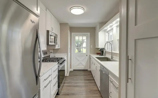 Rockport Blue Crab Bungalow Close to City Attractions by Redawning