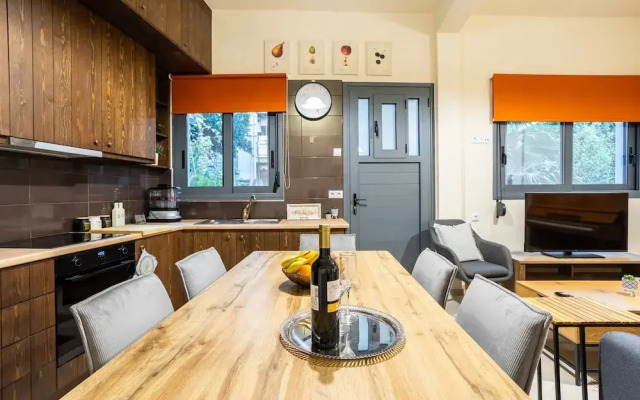 Jeannette s Seaside Getaway - Kalamata Urban Gem