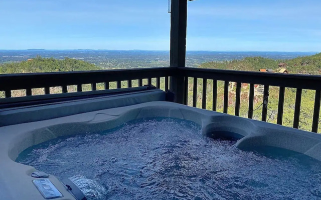 A Stellar 2bed 2bath Minutes to Parkway