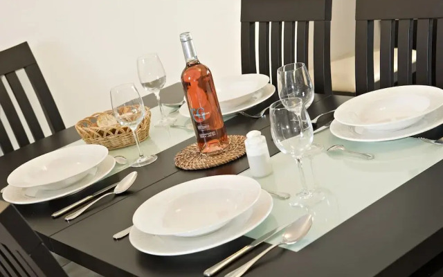 Luxury Apartment With Large Terrace Located on a Marina
