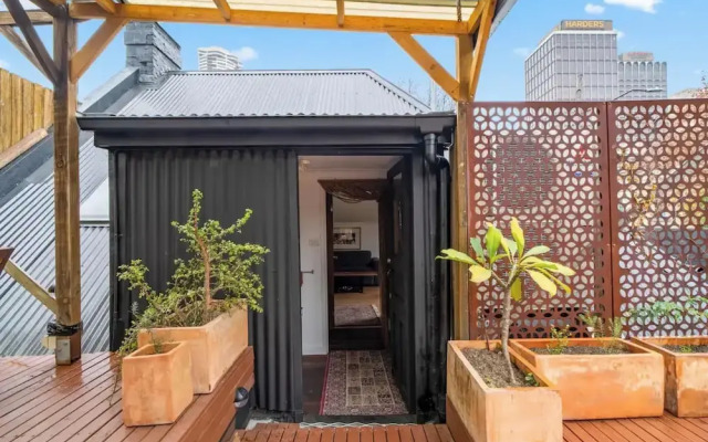 Cozy Apartment w/ Terrace Close to City Center