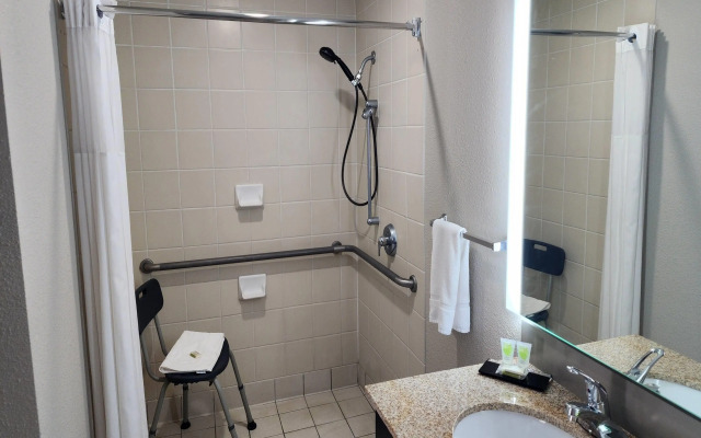 Days Inn by Wyndham Seguin TX