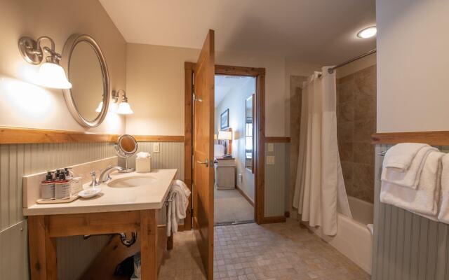 Wheelchair Accessible 2-Bedroom Slopeside Condo - No Cleaning Fee! by RedAwning