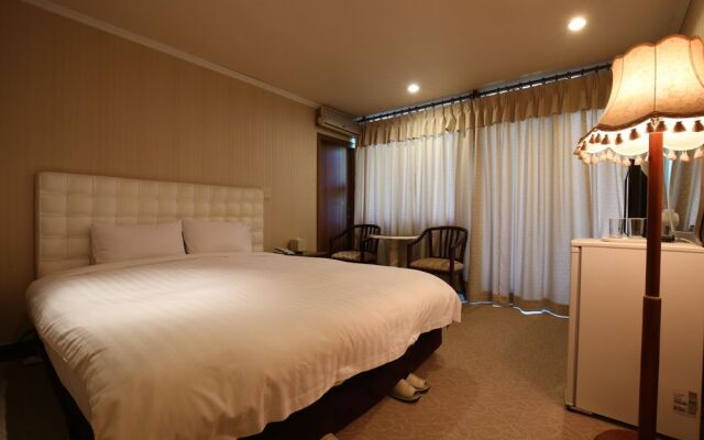 Lake Hills Songnisan Hotel