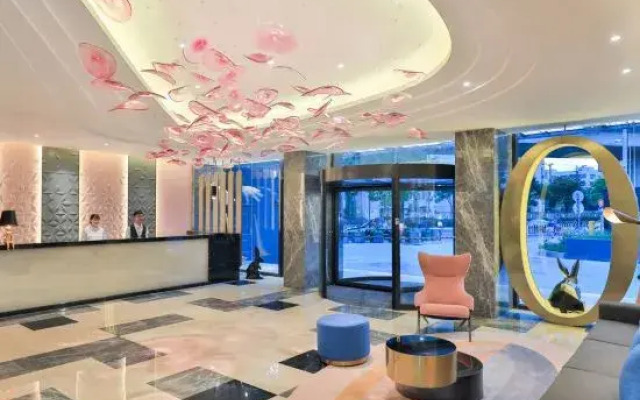 Orange Hotel (Shanghai Jiaotong University, Jiangchuan Road Metro Station)