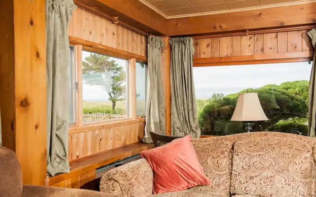 The Tides 4 Br home by RedAwning