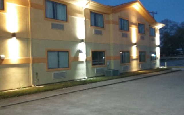 SureStay Studio by Best Western Conroe Downtown