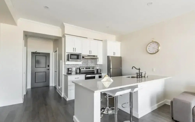 Iconic Rideau 1Bd Unit Balcony Free Parking 2