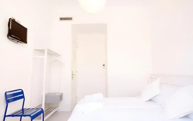 Hostal Express by gaiarooms