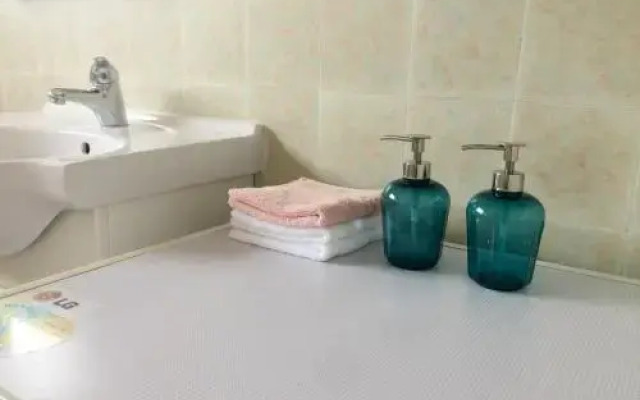 Convenient, Bright and Affordable 2 Bedroom Unit