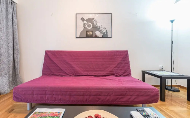 Cozy 2 Bedroom Apartment by Cloudkeys