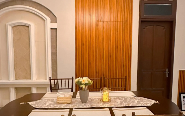 Hening House - 5 Bedrooms