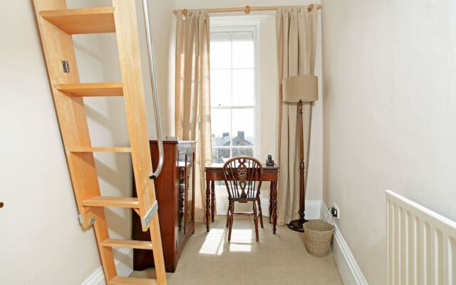 Flat B No. 01 Clifton Terrace