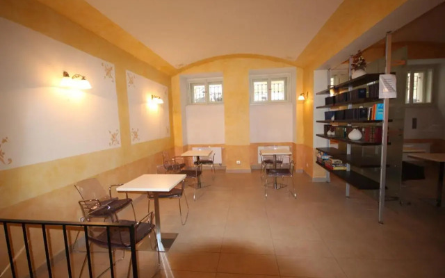 Apartment Halkova 5