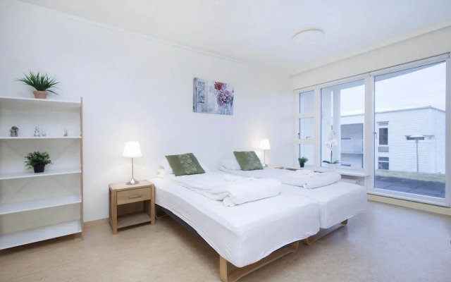 Golden Circle Apartments